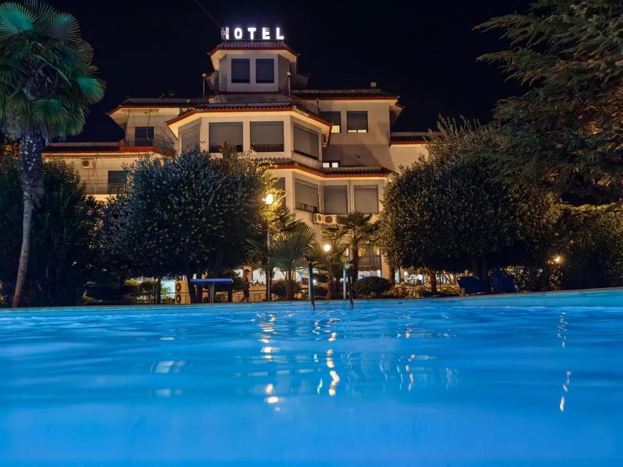 Hotel Parku I Palmave Gjirokastër Exterior foto